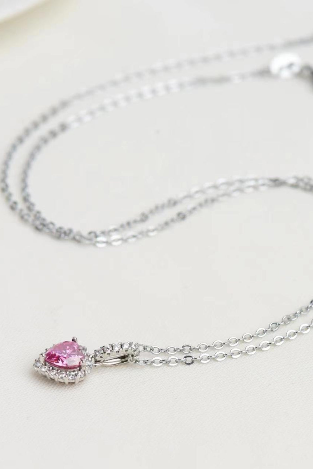 Collar con colgante de corazón de moissanita de 1 quilate
