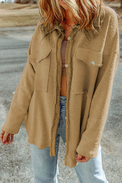 Chaqueta con botones y bolsillos y hombros caídos