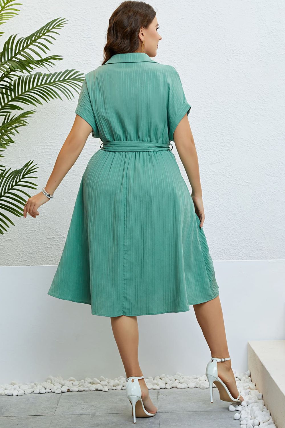 Vestido camisero con botones y lazo en la cintura