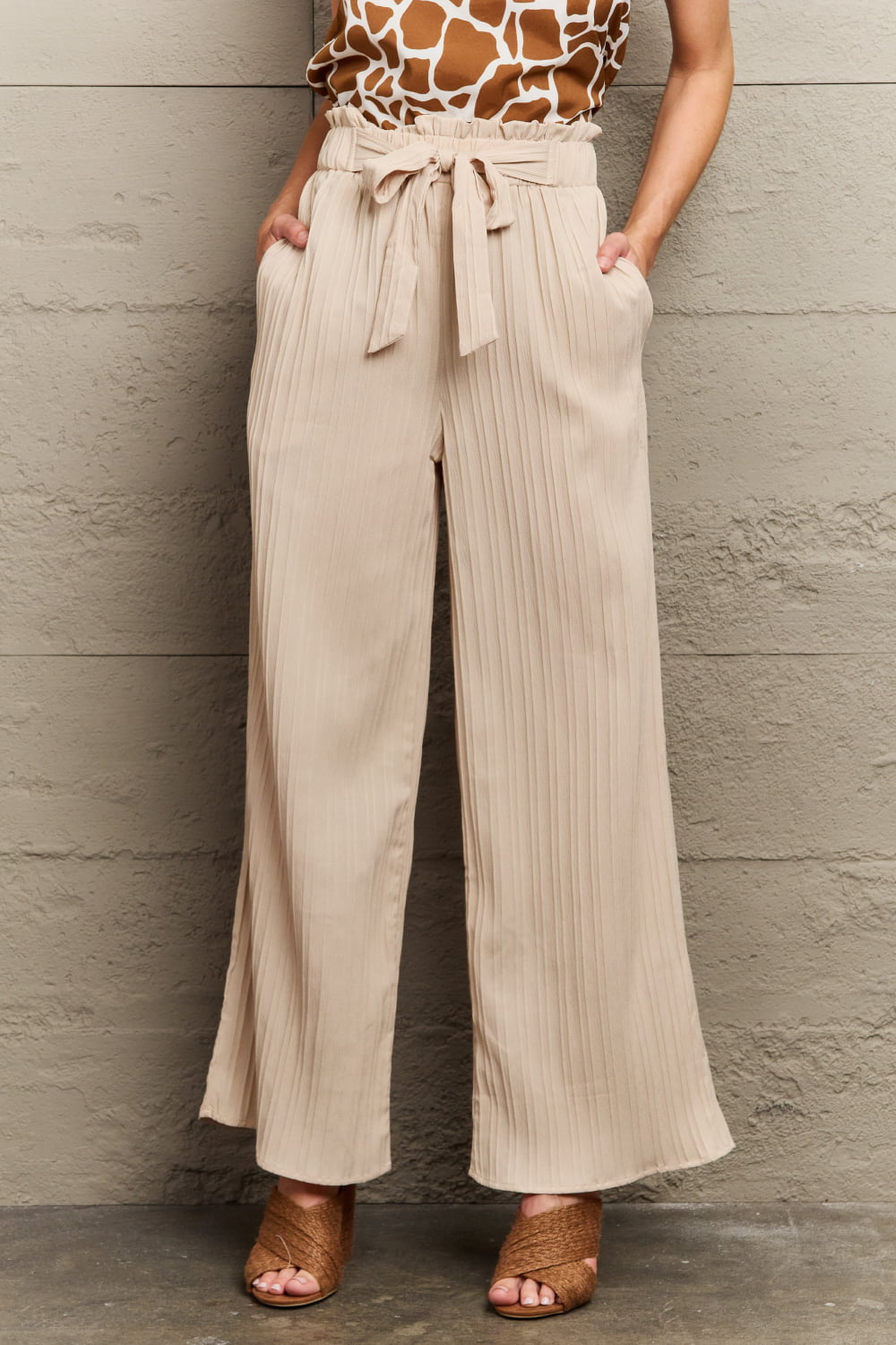 Pantalones largos con lazo en la cintura