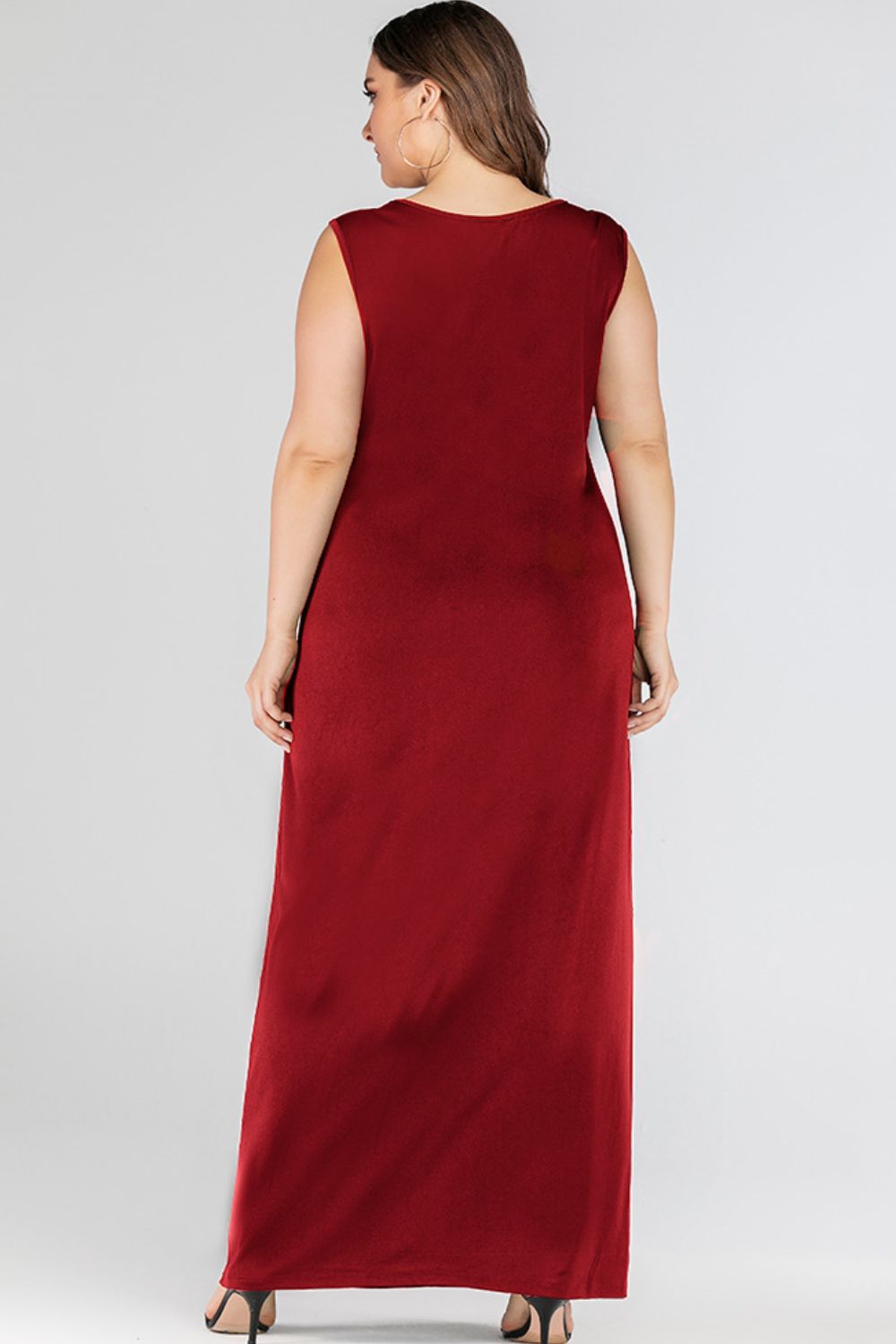 Vestido largo sin mangas con cuello redondo y talla grande