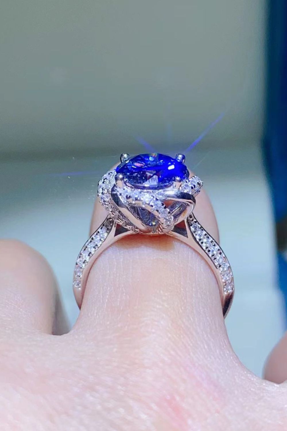 Anillo de plata de ley 925 con moissanita azul cobalto de 2 quilates
