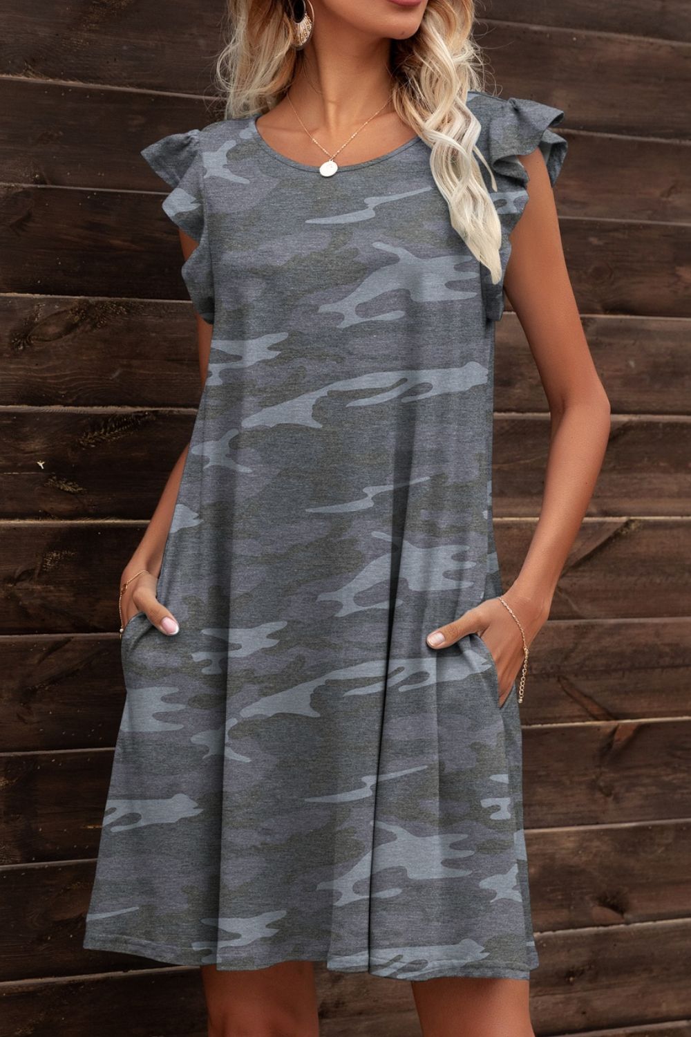 Vestido de cuello redondo con manga de mariposa
