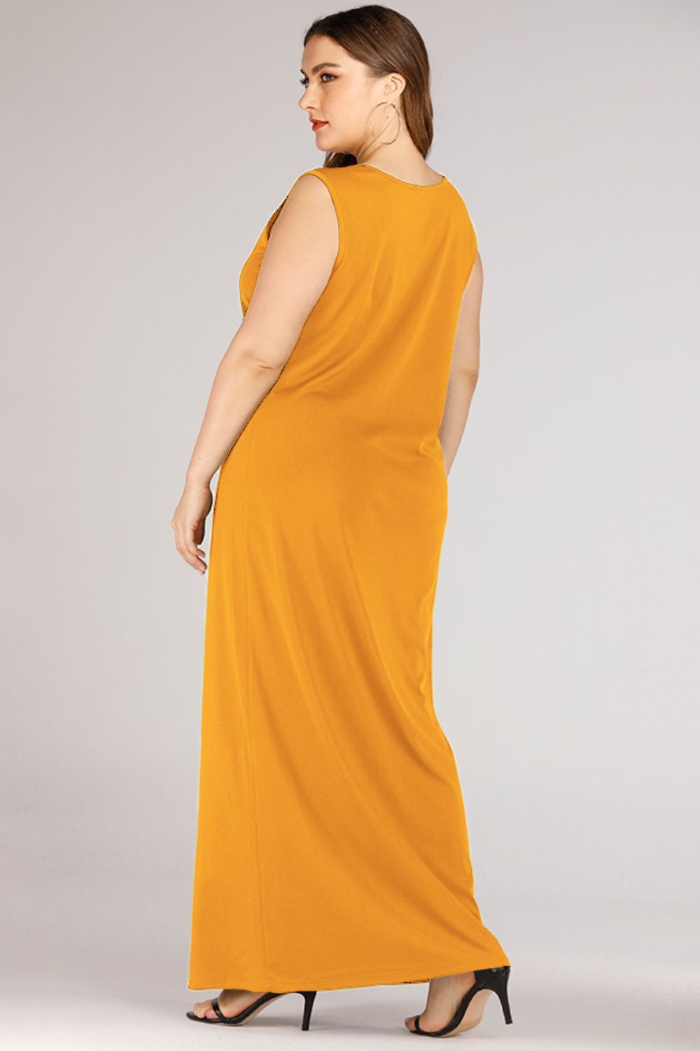 Vestido largo sin mangas con cuello redondo y talla grande
