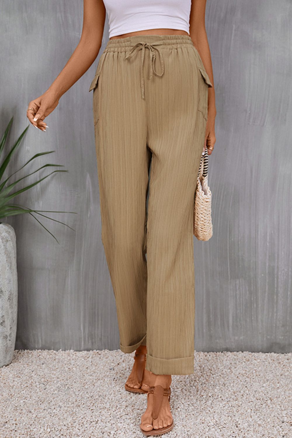 Pantalones largos con bolsillos y lazo en la cintura