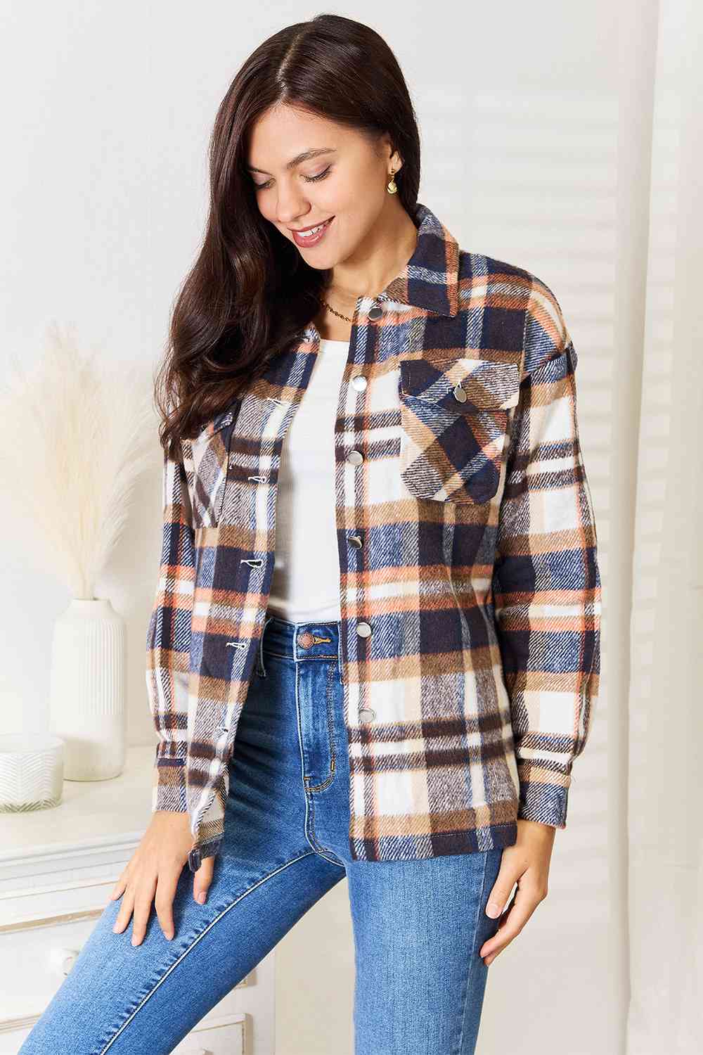 Chaqueta tipo camisa con botones en la parte delantera y bolsillos en el pecho de Double Take