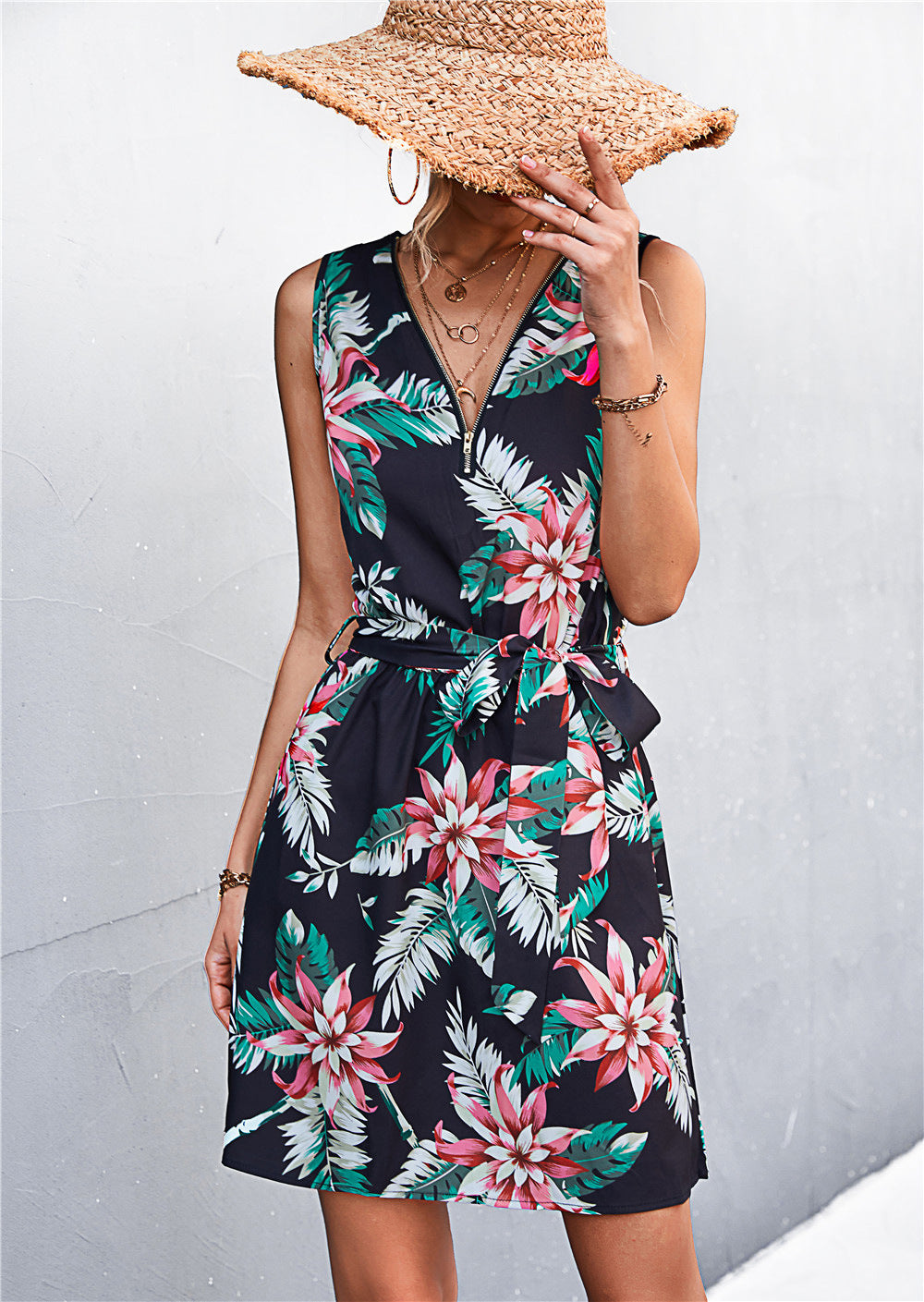 Vestido sin mangas con cinturón y detalle de cremallera estampada