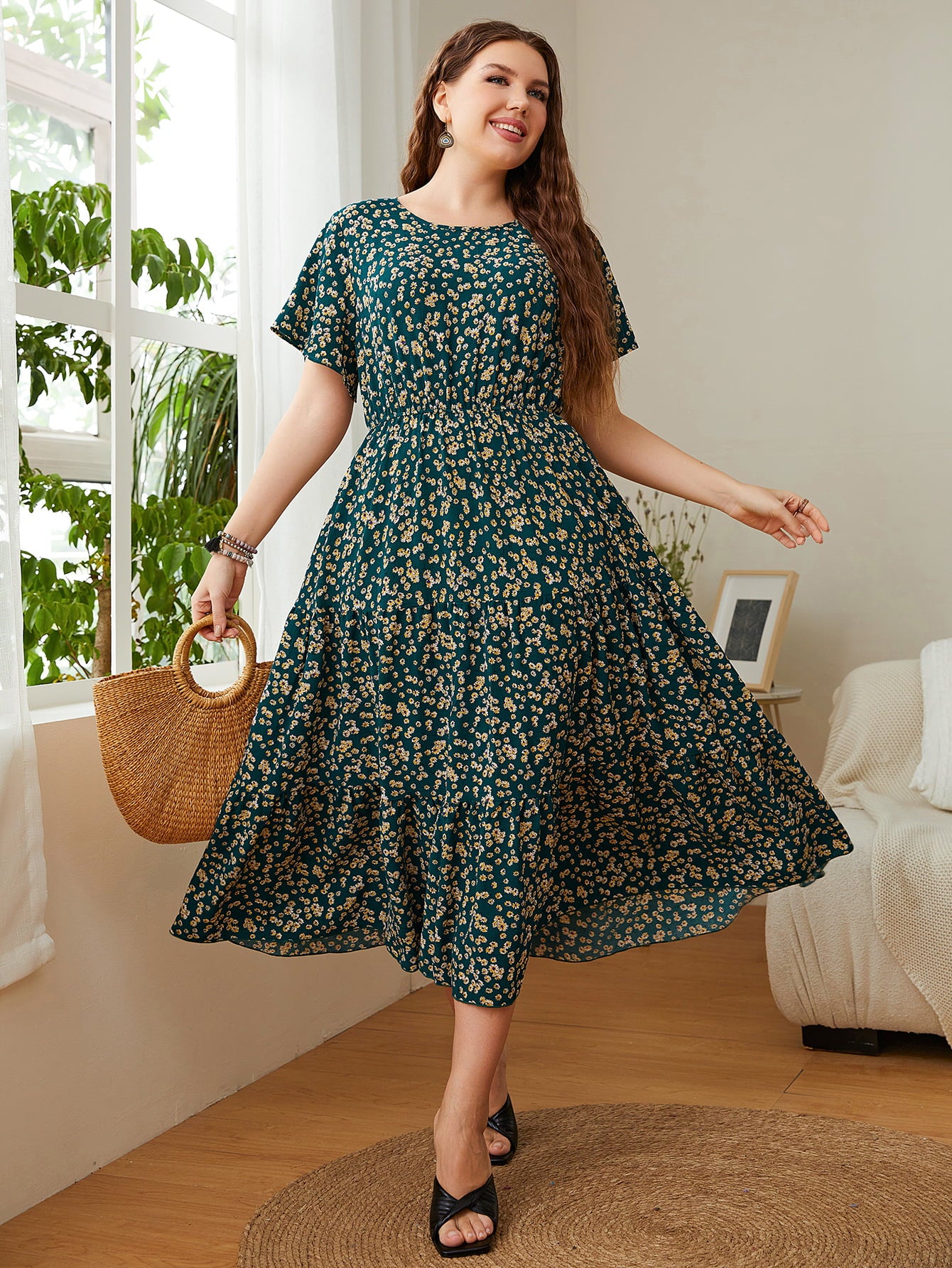 Vestido midi de manga corta con cuello redondo y estampado floral de talla grande