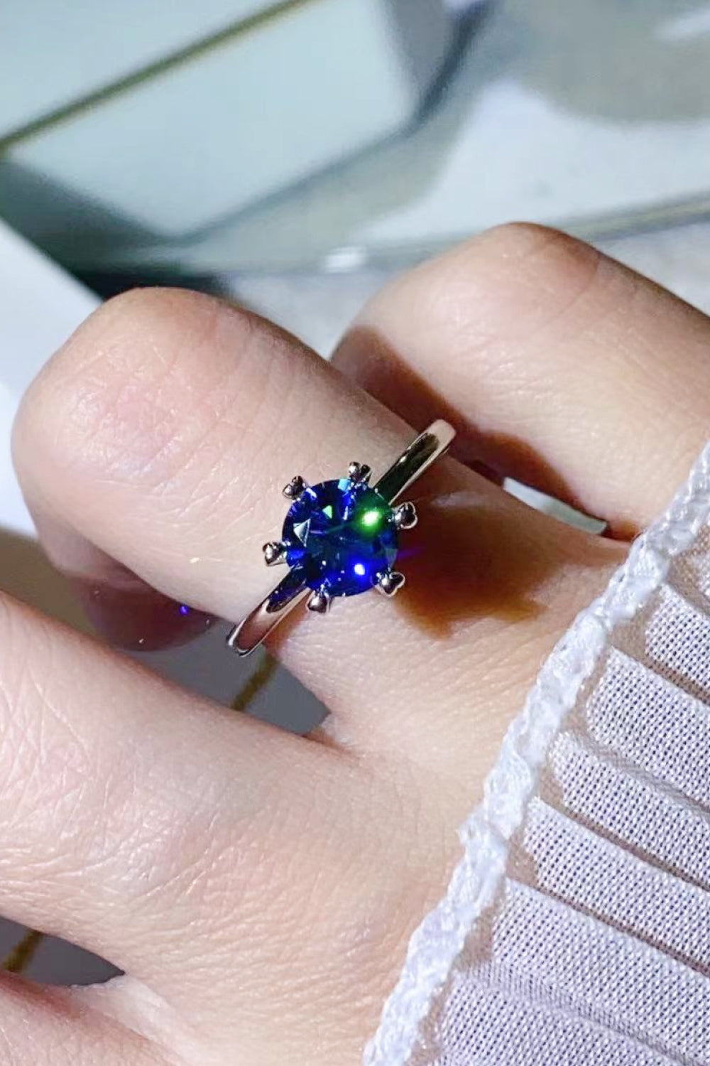 Anillo solitario de moissanita de 1 quilate con 6 puntas