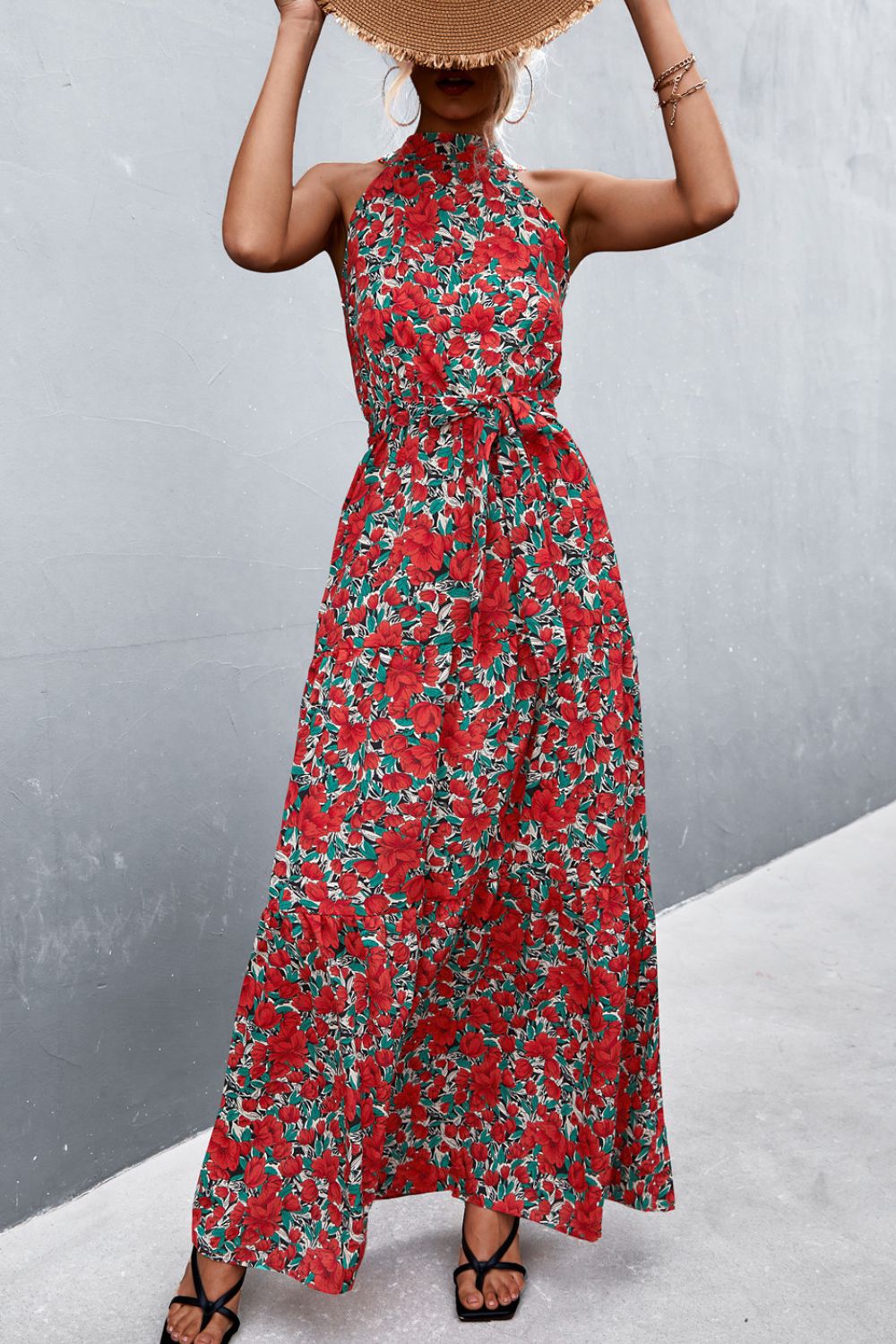 Vestido largo estampado sin mangas con lazo en la cintura