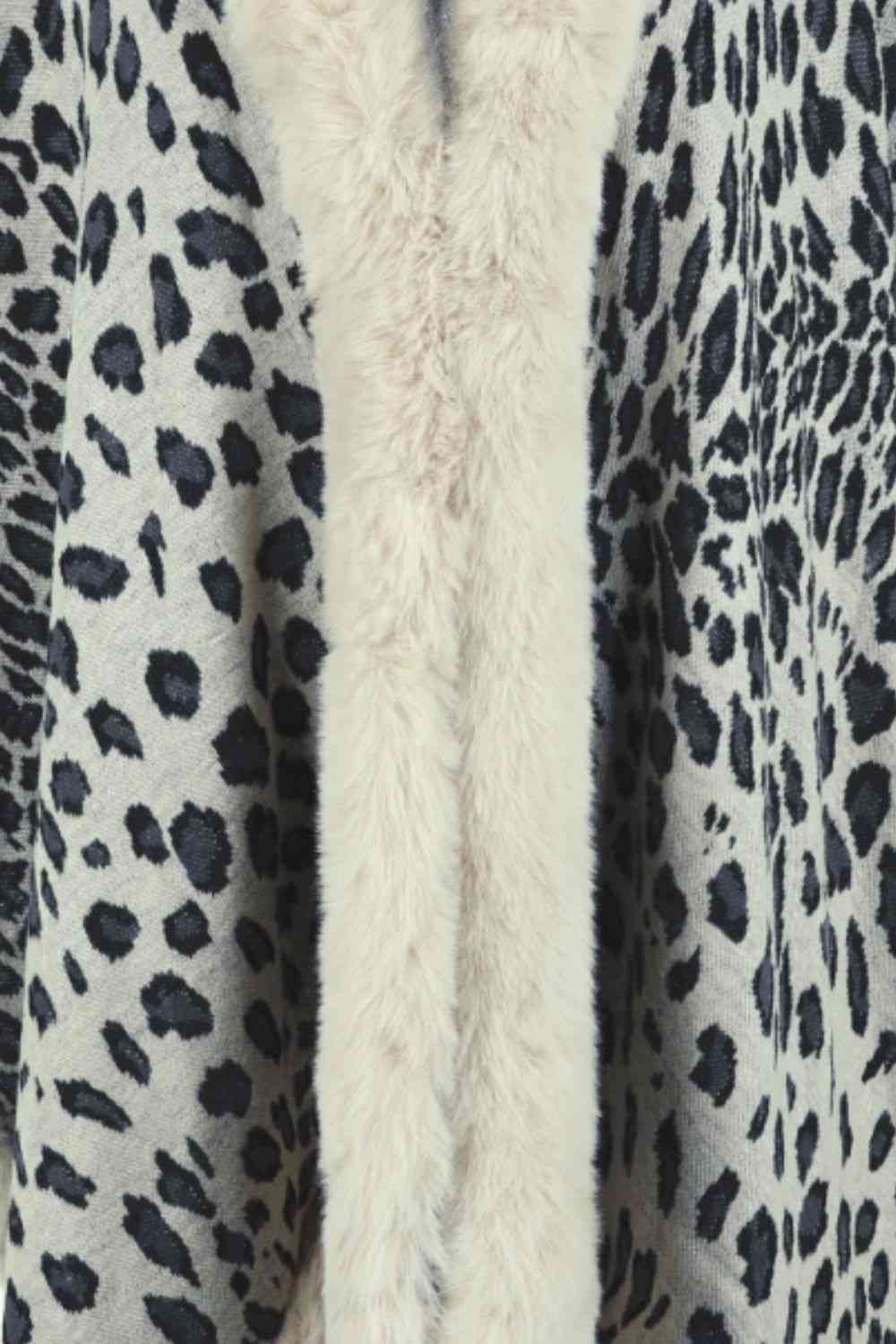 Poncho de leopardo con parte delantera abierta