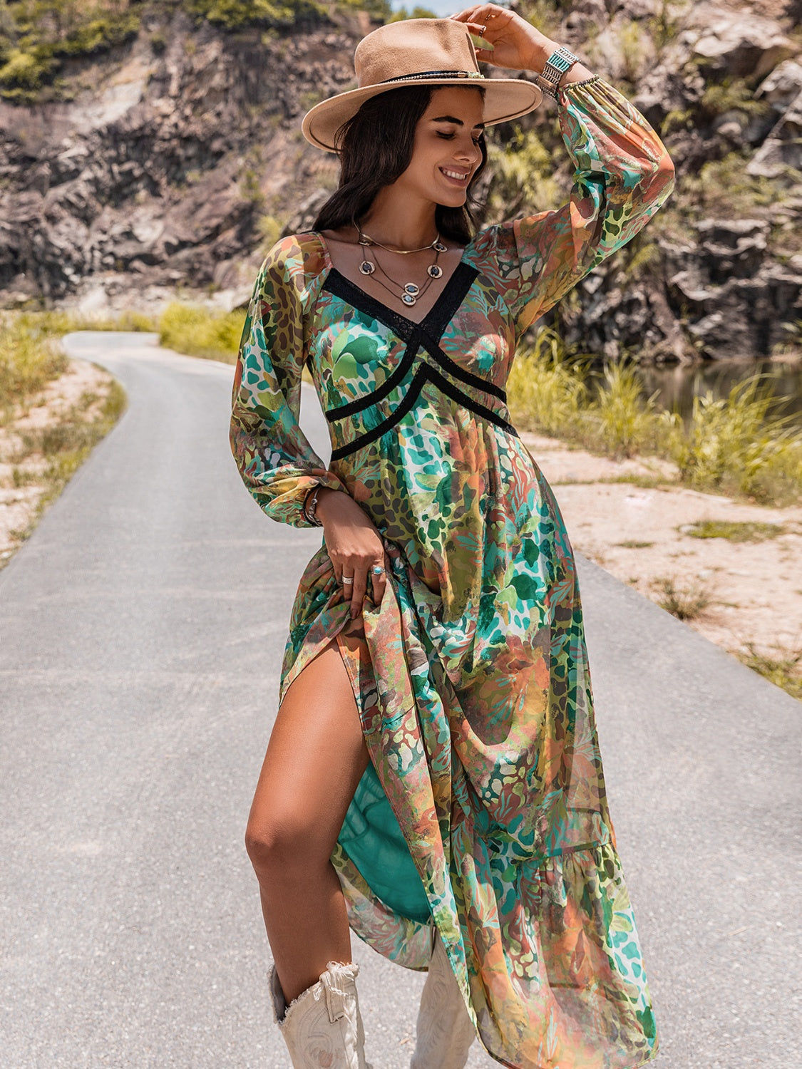 Vestido de manga larga con escote en V y estampado