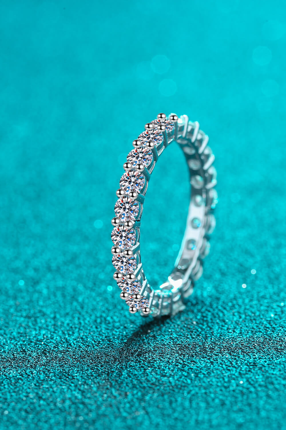Anillo chapado en rodio con moissanita de 2,2 quilates