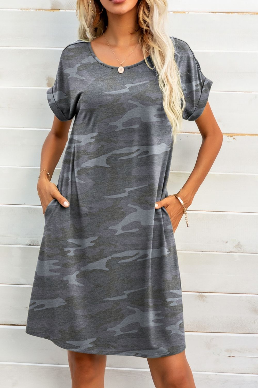 Vestido de bolsillo de manga corta con cuello redondo