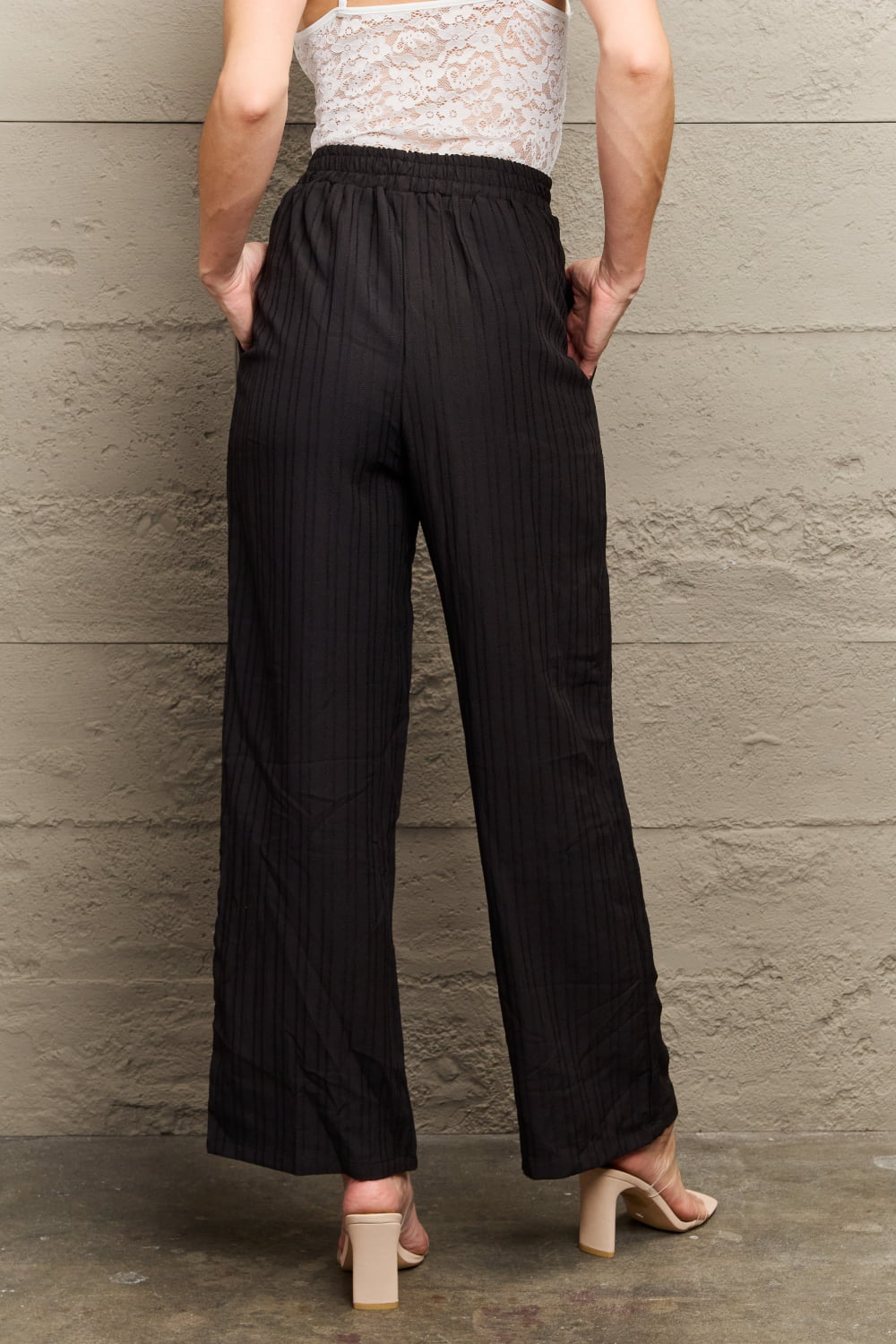 Pantalones largos con lazo en la cintura