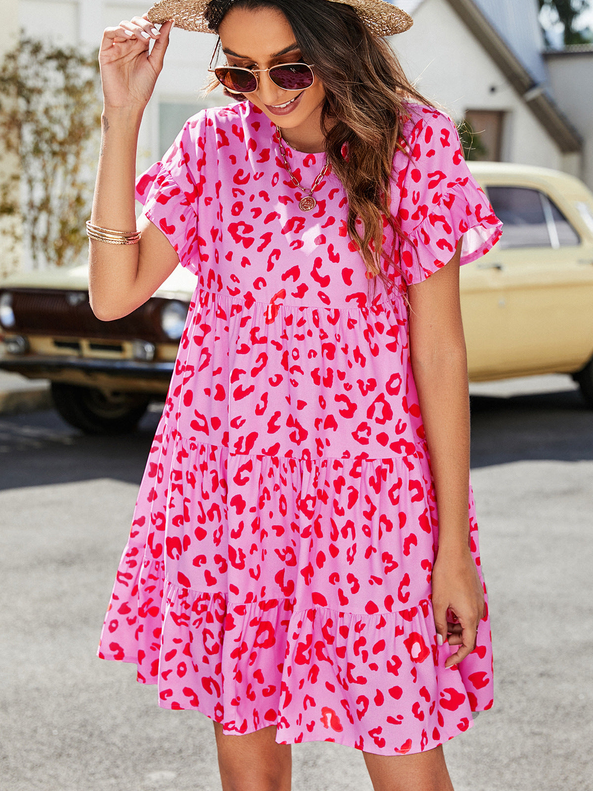 Vestido escalonado de manga corta con volantes de leopardo