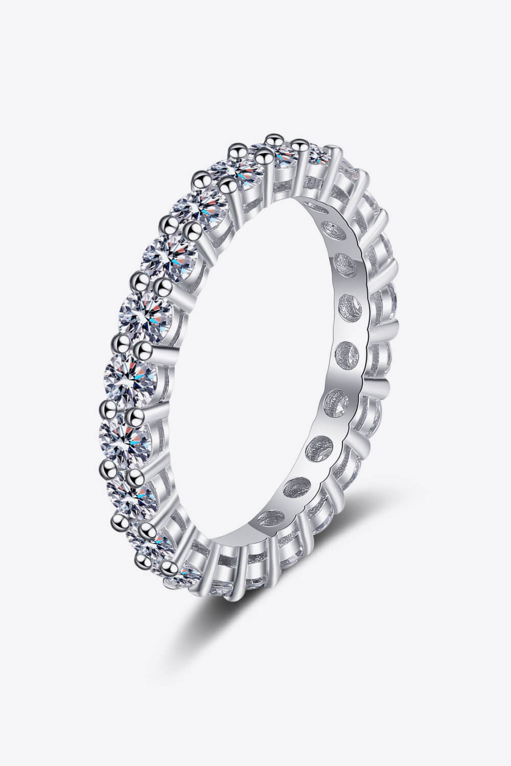 Anillo chapado en rodio con moissanita de 2,2 quilates