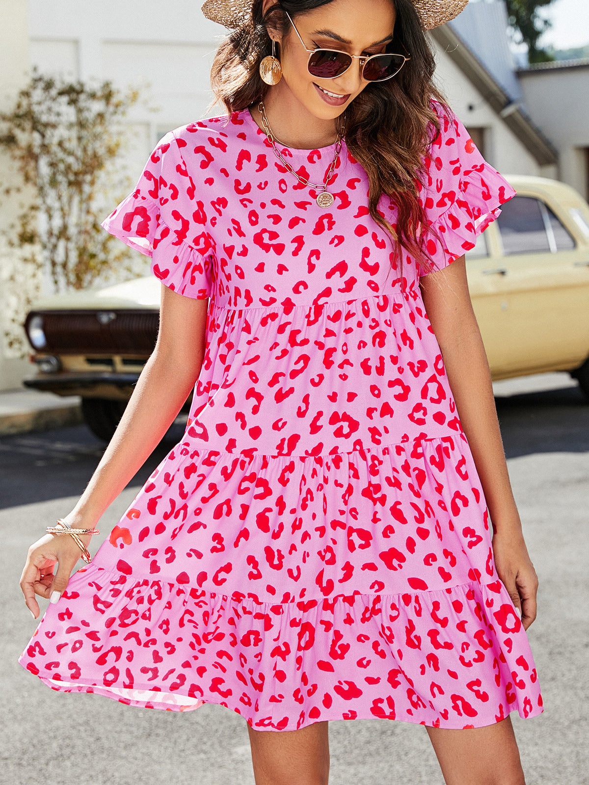 Vestido escalonado de manga corta con volantes de leopardo
