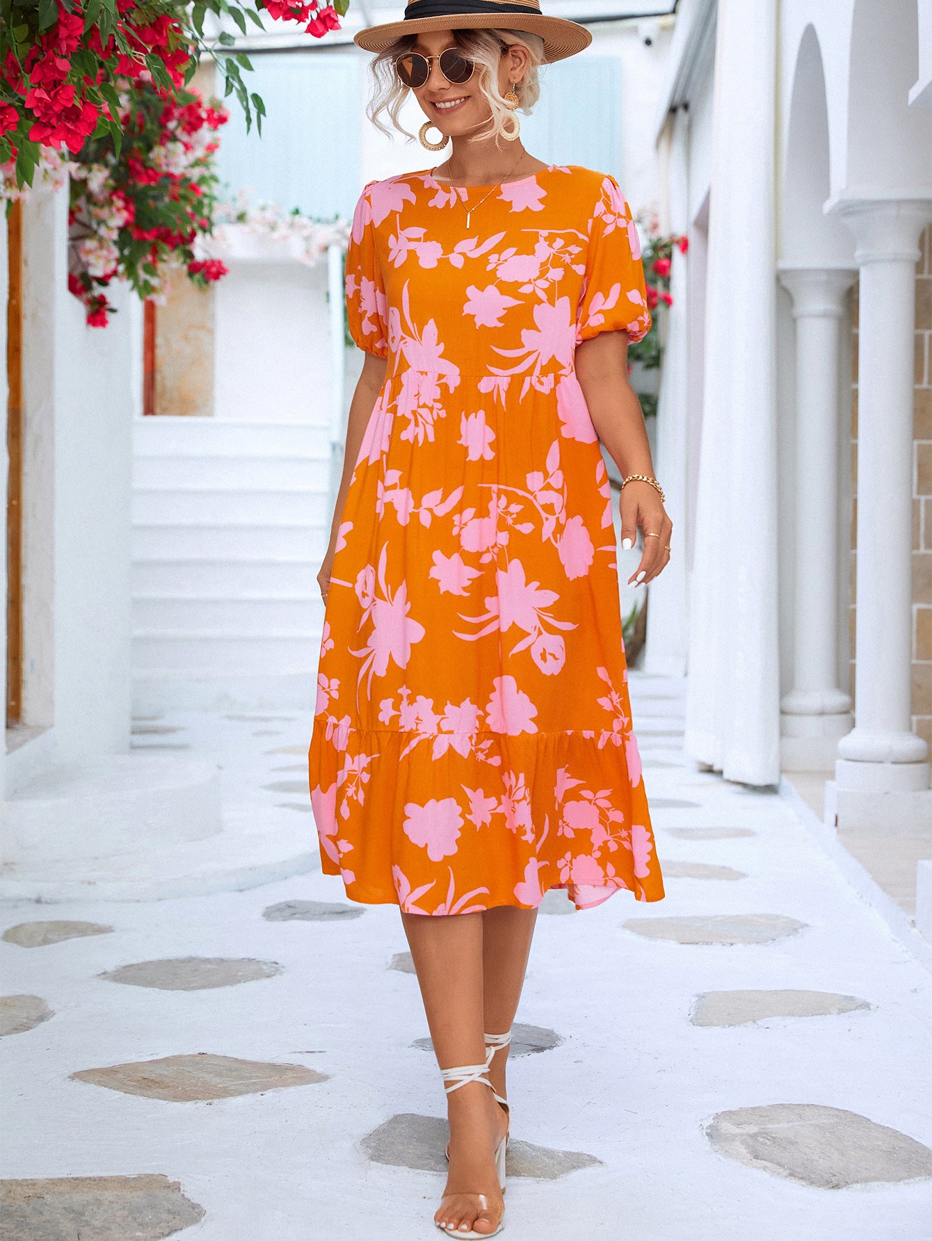 Vestido a media pierna con volantes y mangas abullonadas florales