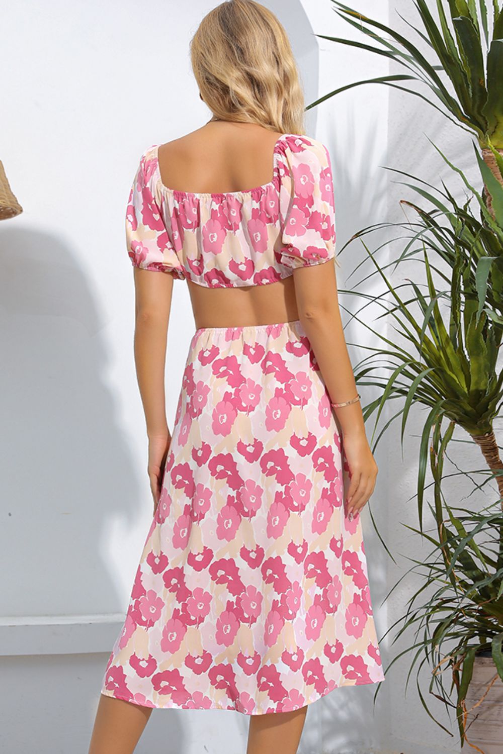Vestido de manga farol con cuello cuadrado y recorte floral