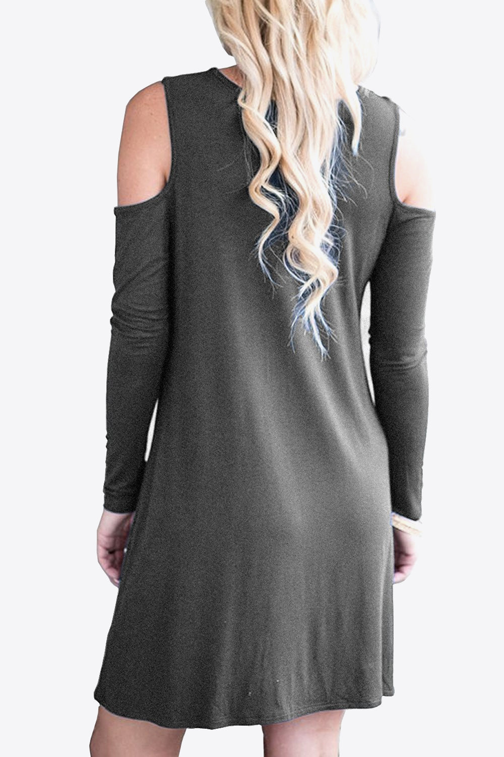 Vestido de cuello redondo de manga larga con hombros descubiertos