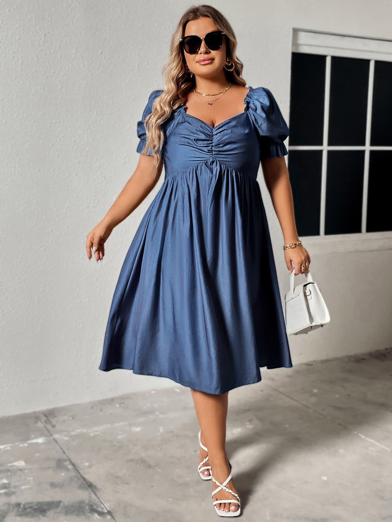 Vestido fruncido con escote en forma de corazón y talla grande