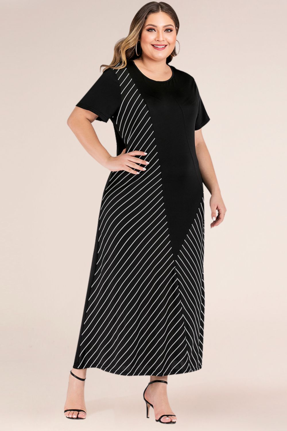 Vestido estilo camiseta con bloques de colores y rayas en tallas grandes