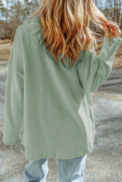Chaqueta con botones y bolsillos y hombros caídos