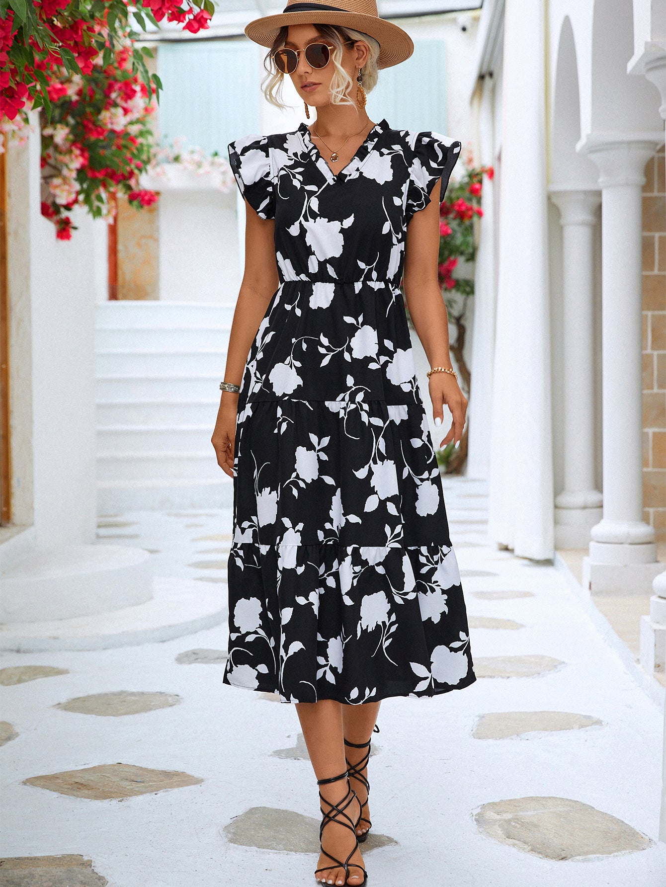 Vestido midi escalonado con cuello en V y ribete floral con volantes