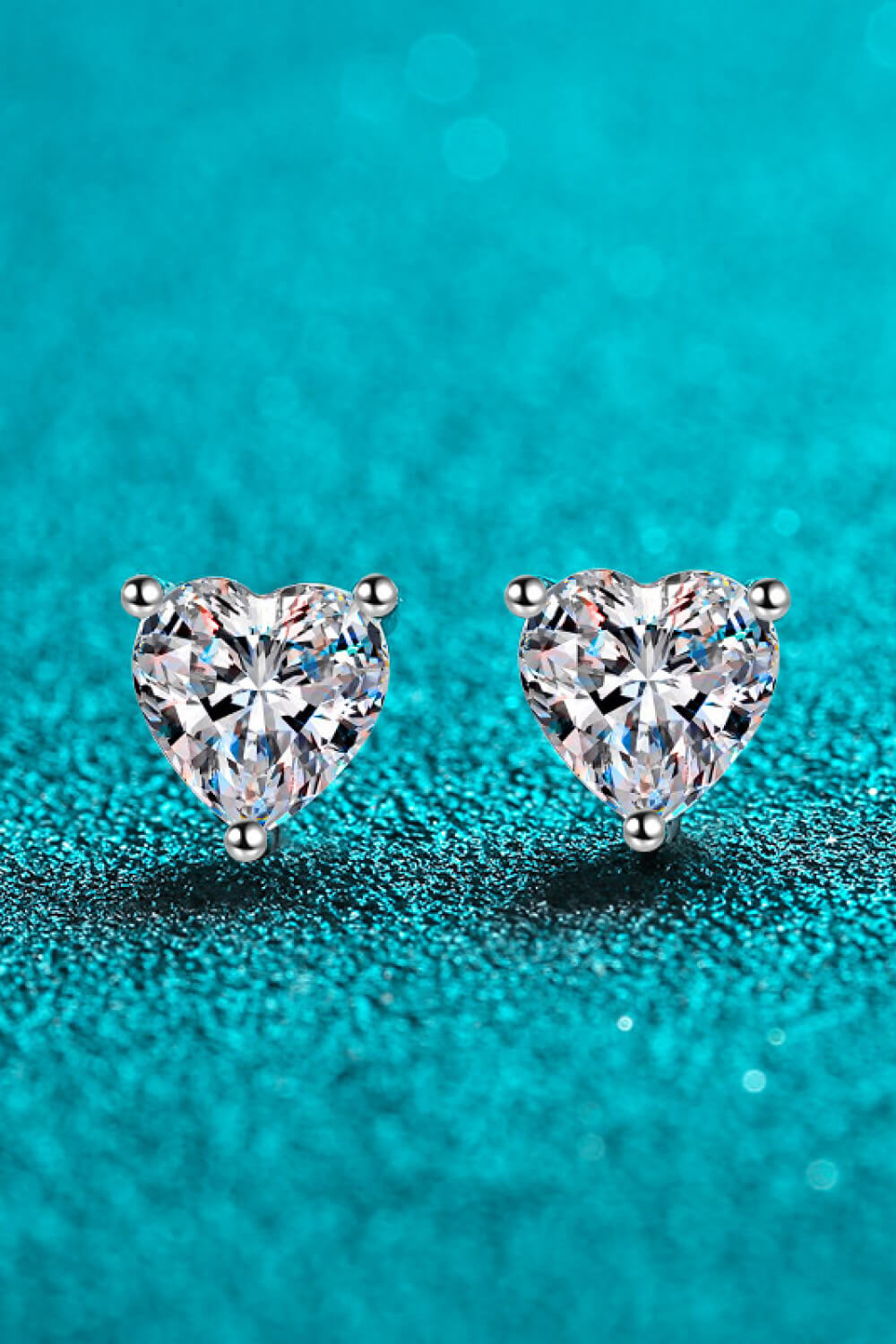 Aretes en forma de corazón de moissanita de 2 quilates