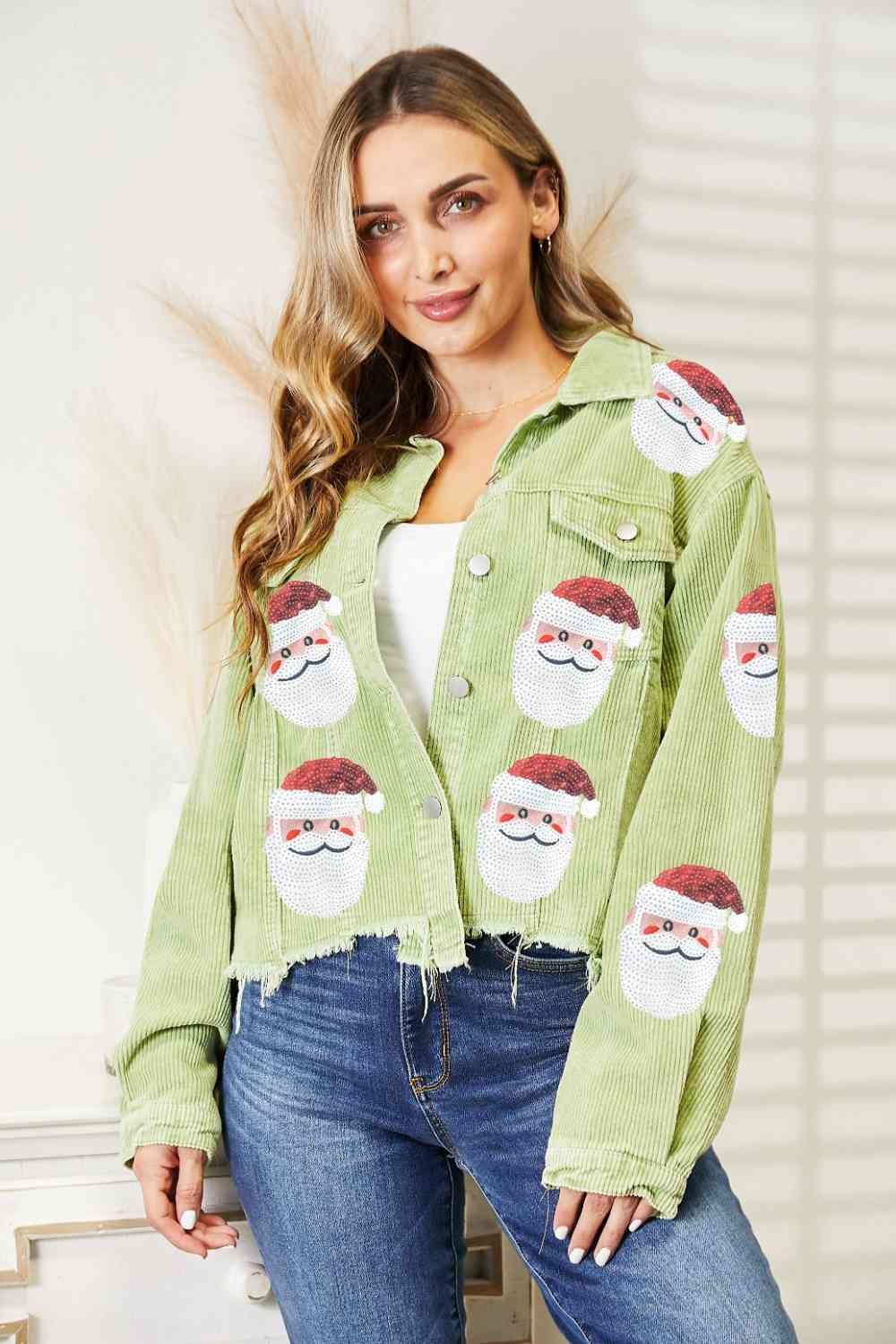 Chaqueta con dobladillo sin rematar y lentejuelas de Papá Noel