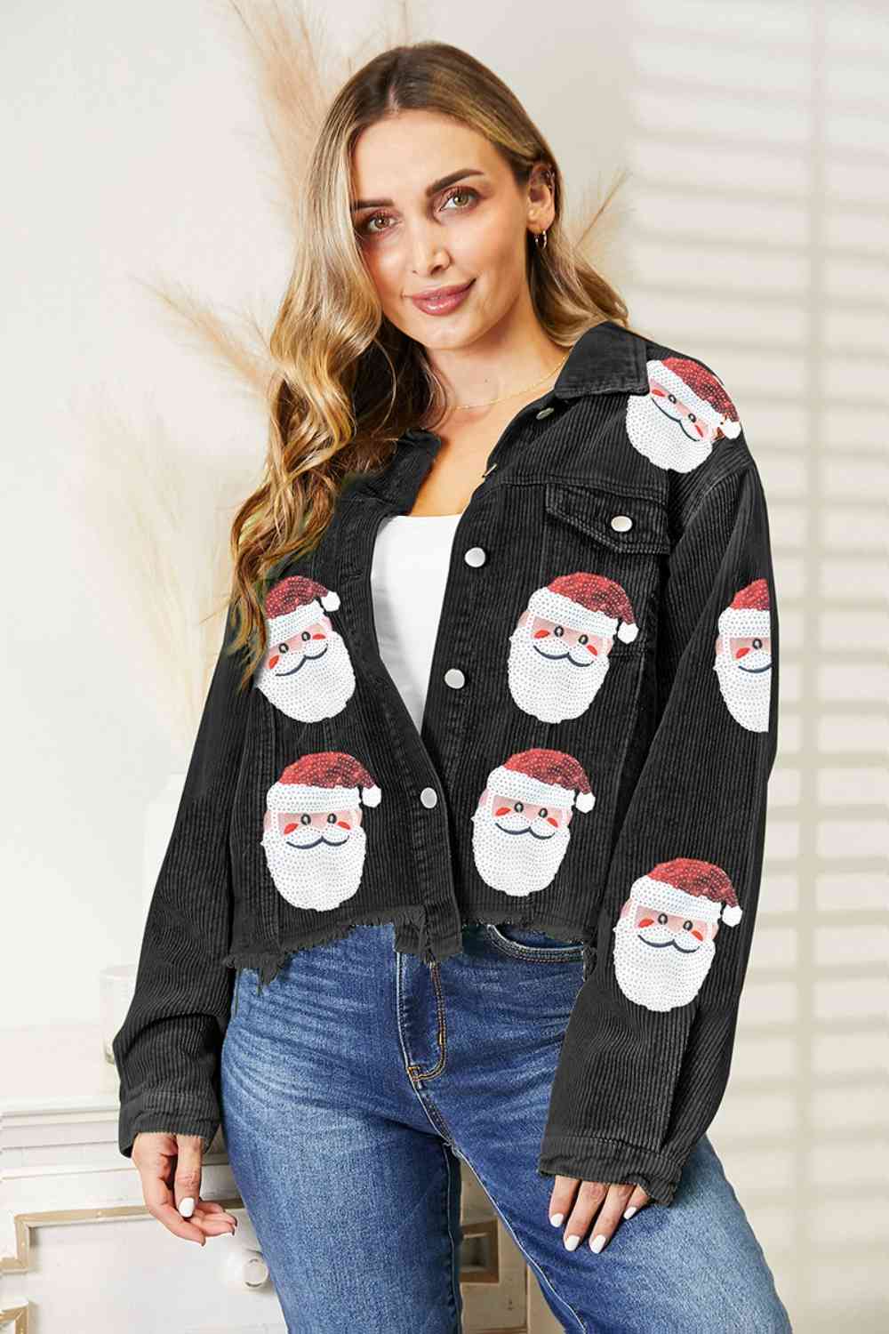 Chaqueta con dobladillo sin rematar y lentejuelas de Papá Noel