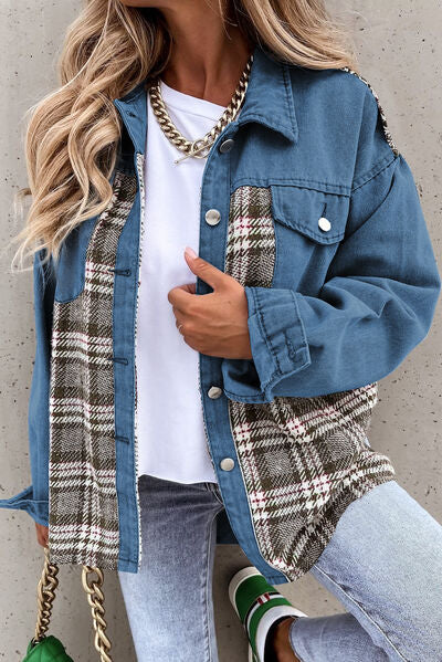 Chaqueta vaquera con botones y bolsillos a cuadros
