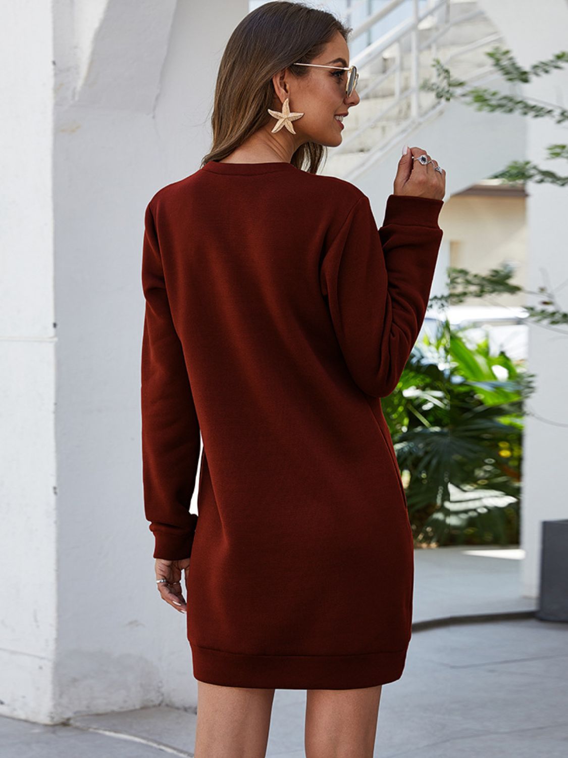 Vestido mini de manga larga con cuello redondo y bolsillos