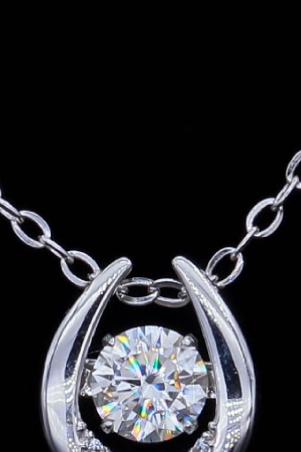 Collar con colgante de circón moissanita