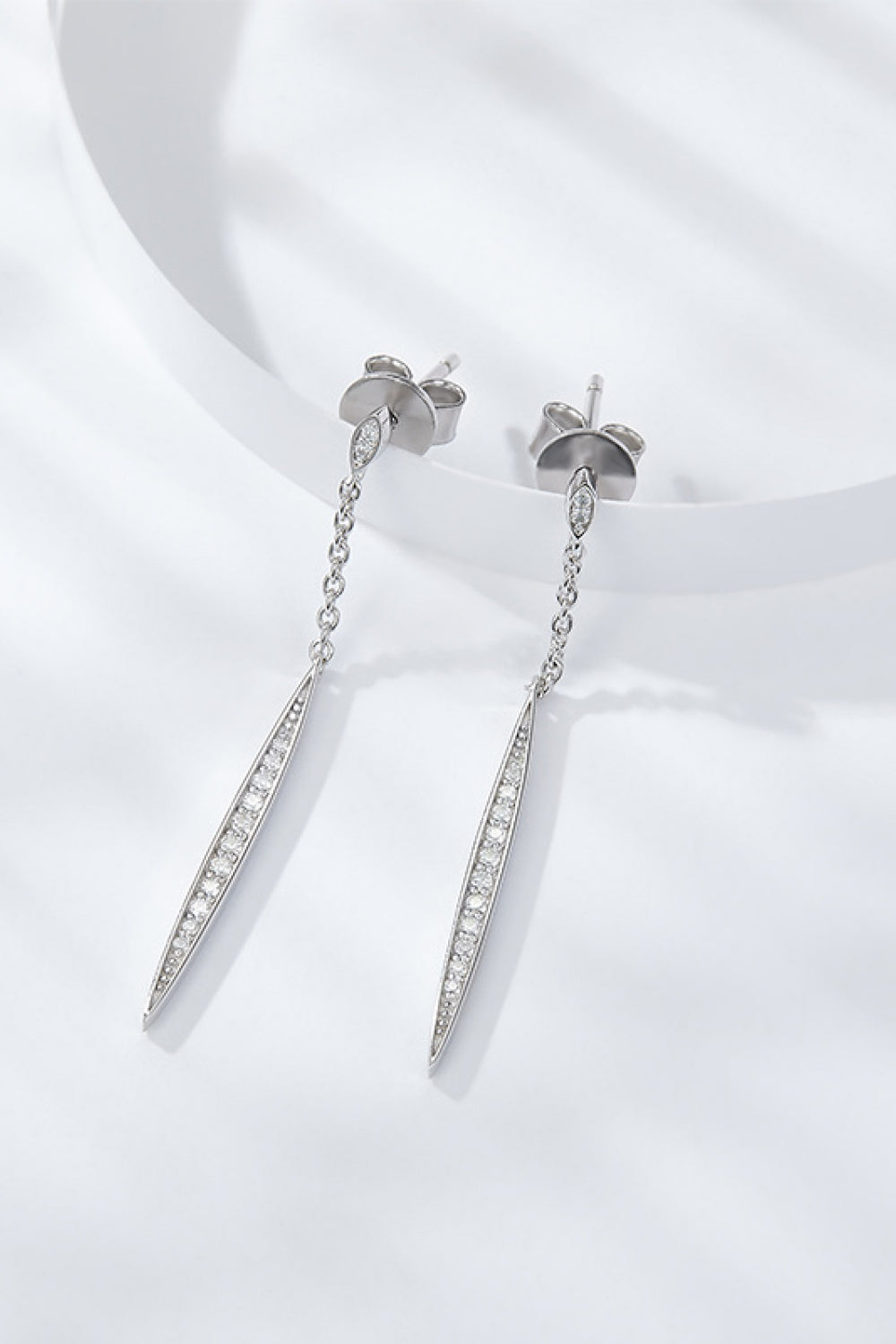 Elegantes aretes colgantes de plata esterlina 925 Moissanite