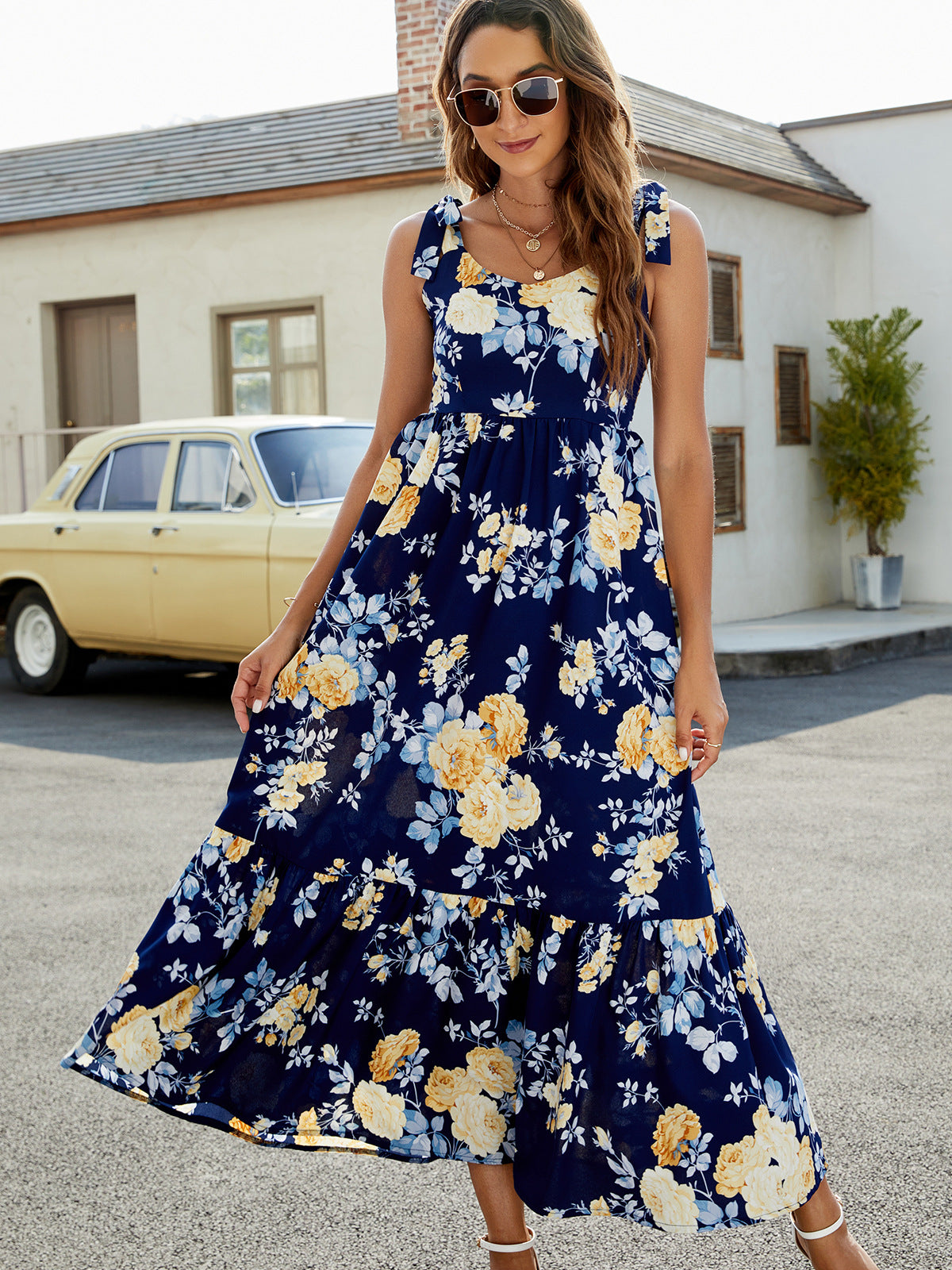 Vestido floral sin mangas con lazo en los hombros