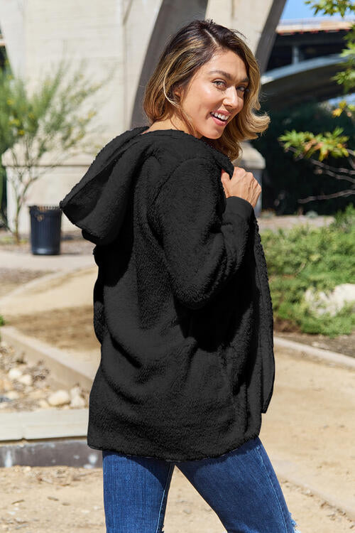 Chaqueta con capucha y bolsillos de peluche