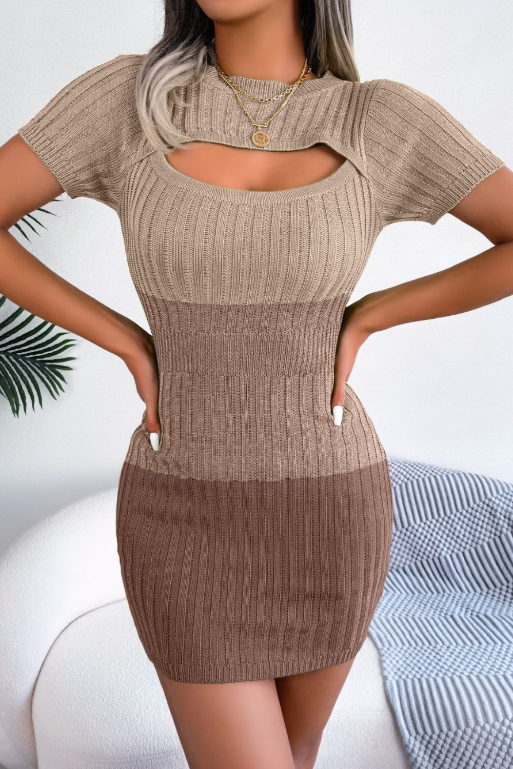 Vestido suéter de manga corta con recorte de bloque de color