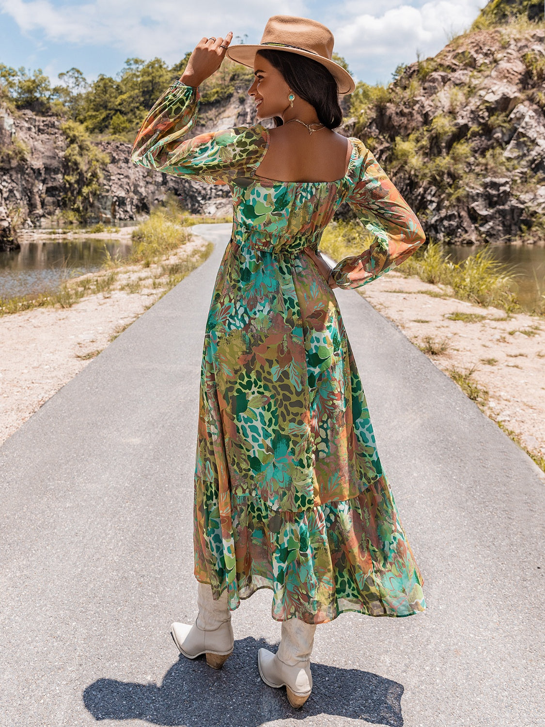 Vestido de manga larga con escote en V y estampado