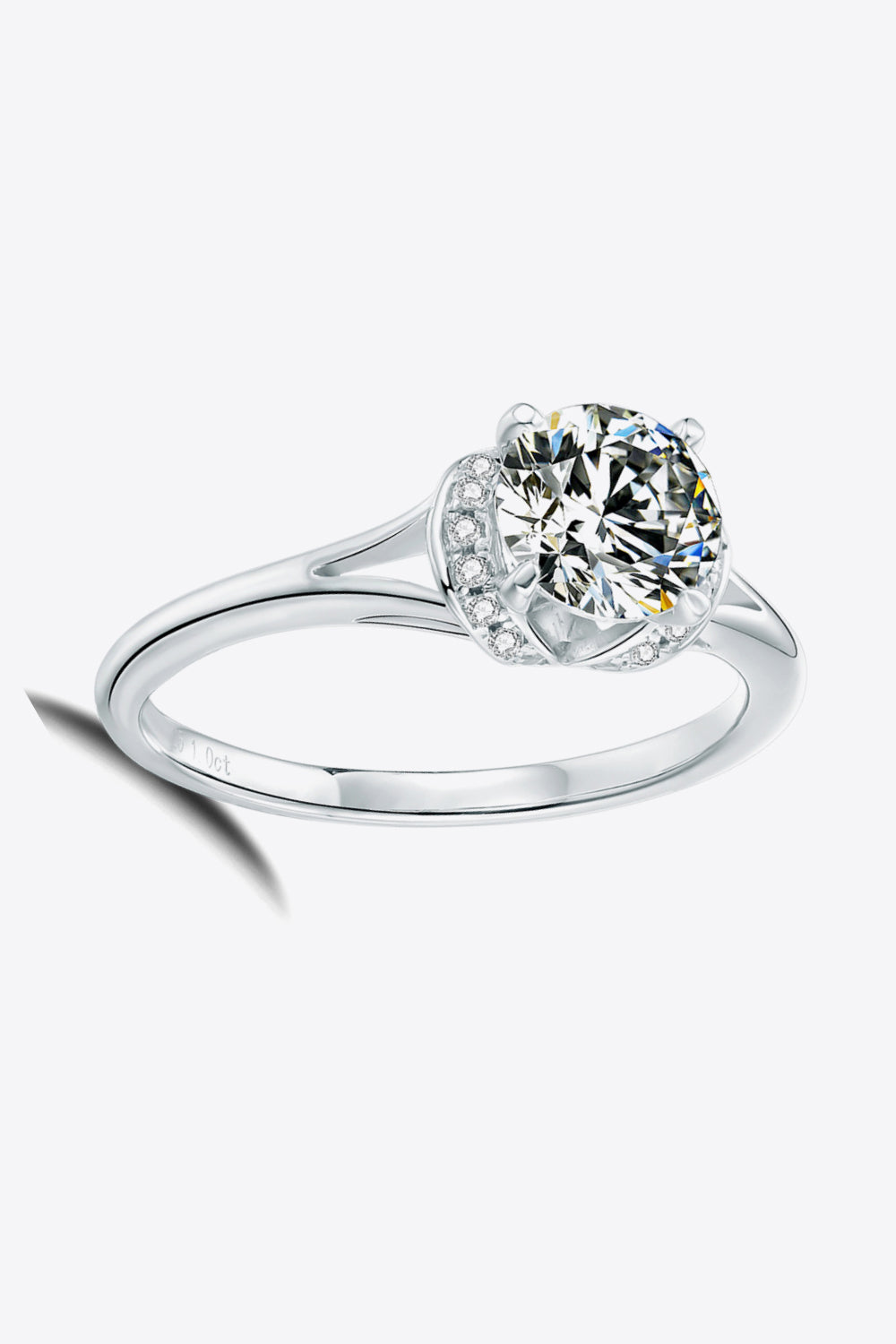 Anillo de espiga dividida de moissanita de 1 quilate