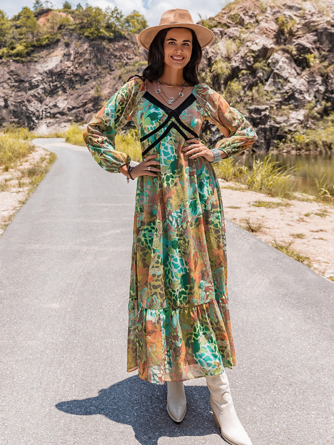 Vestido de manga larga con escote en V y estampado