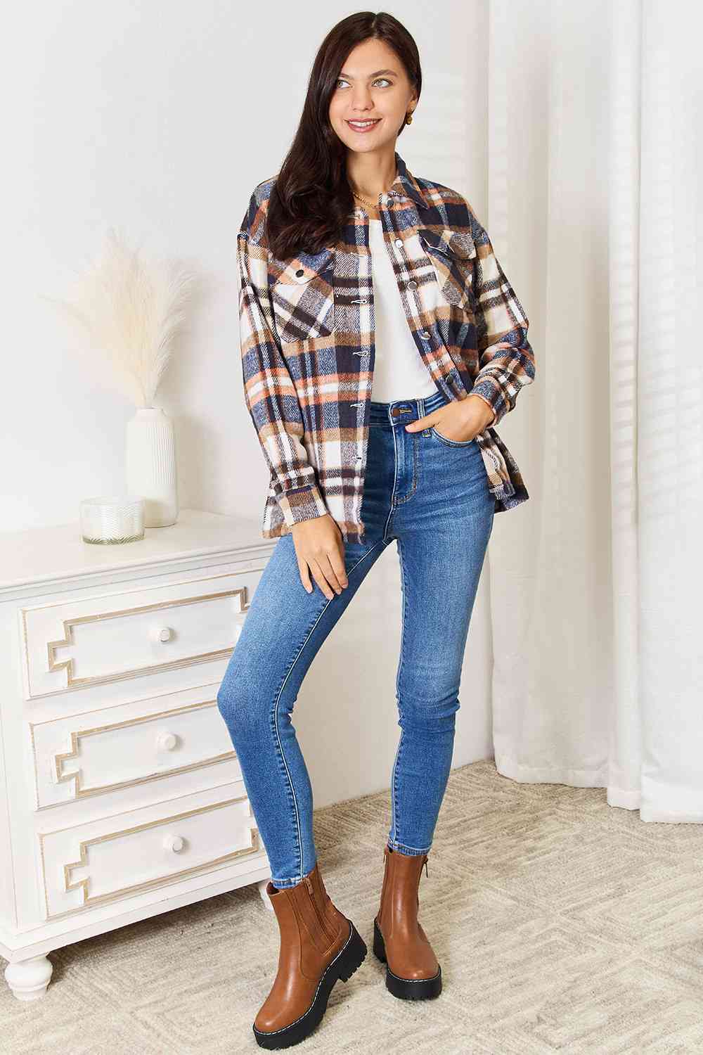 Chaqueta tipo camisa con botones en la parte delantera y bolsillos en el pecho de Double Take