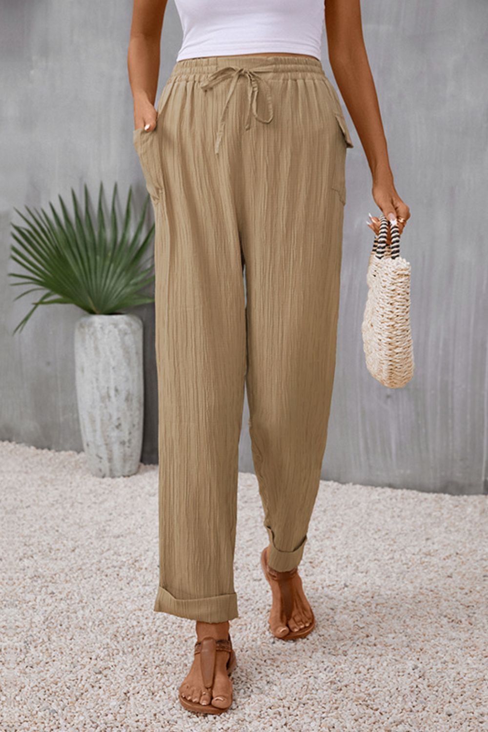 Pantalones largos con bolsillos y lazo en la cintura
