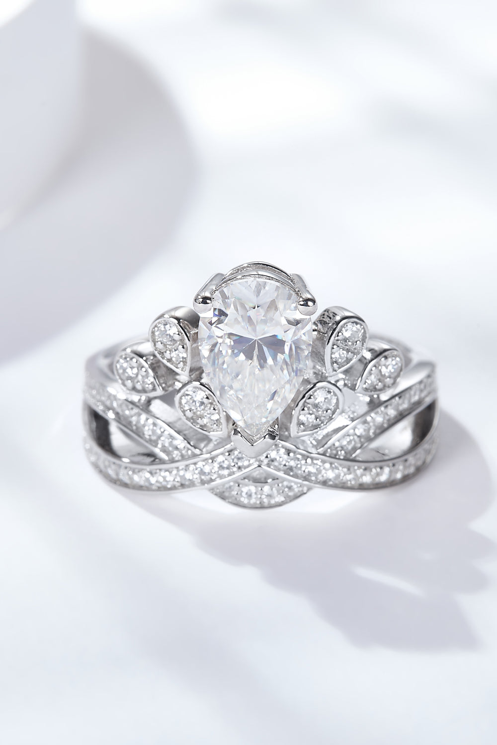 Anillo en forma de corona de moissanita de 1,5 quilates