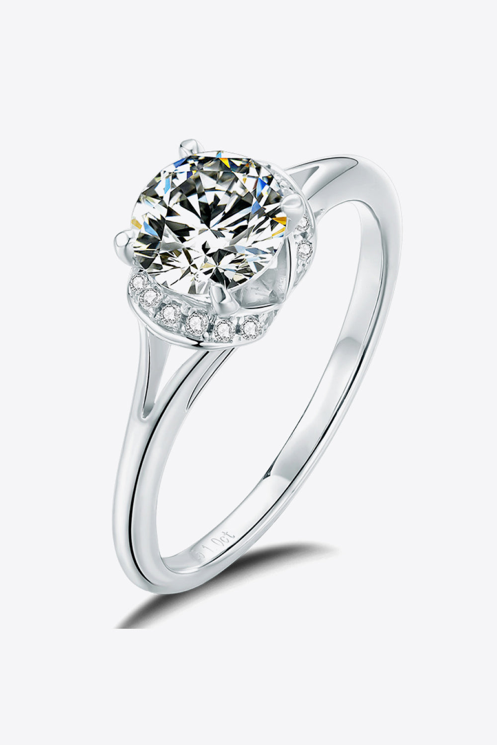 Anillo de espiga dividida de moissanita de 1 quilate