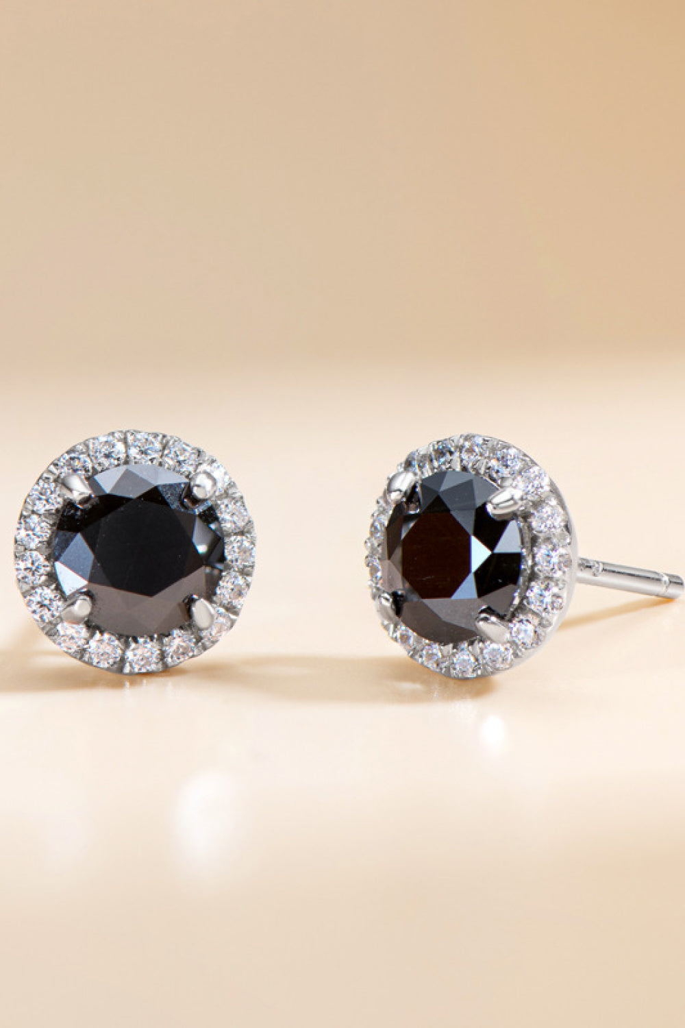 Aretes de moissanita de 4 puntas en dos tonos