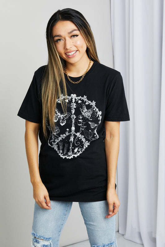 playera con gráfico de mariposa de tamaño completo mineB