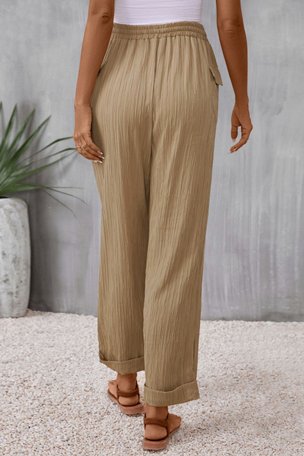 Pantalones largos con bolsillos y lazo en la cintura