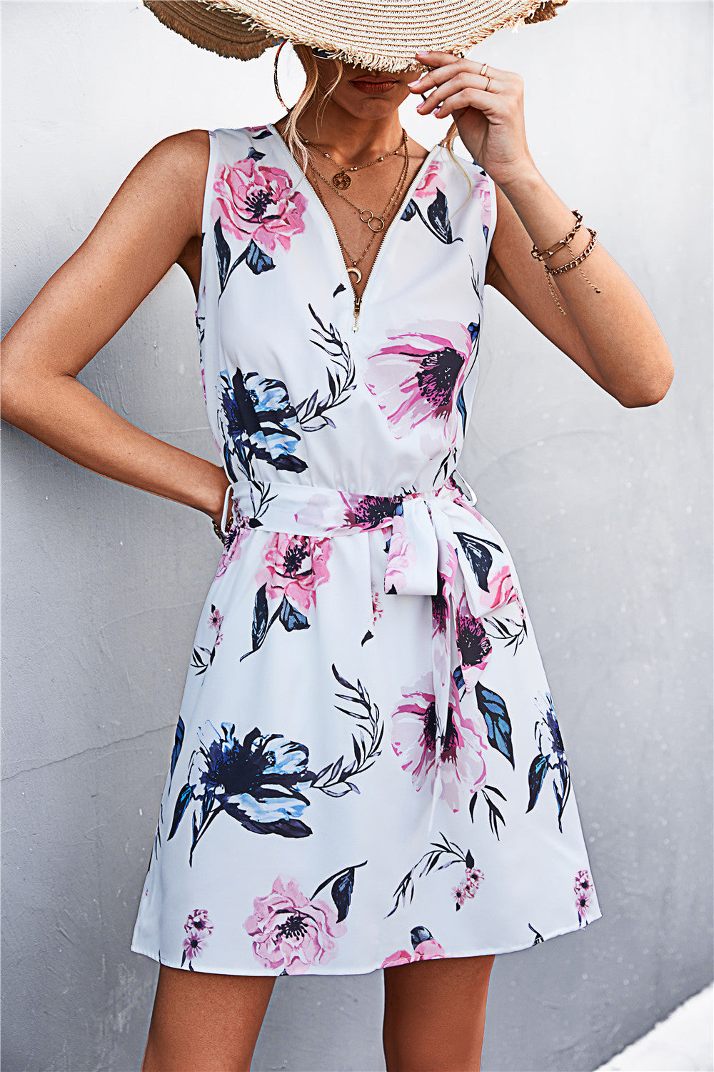 Vestido sin mangas con cinturón y detalle de cremallera estampada